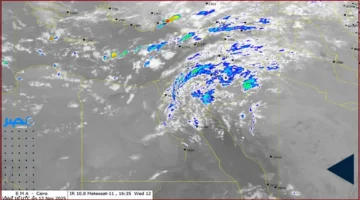 تغيرات حالة الطقس في بورسعيد مع سقوط أمطار متفاوتة الشدة تؤثر على الحركة اليومية